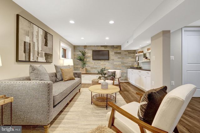 2015 FREEDOM LN, Falls Church, VA 22043