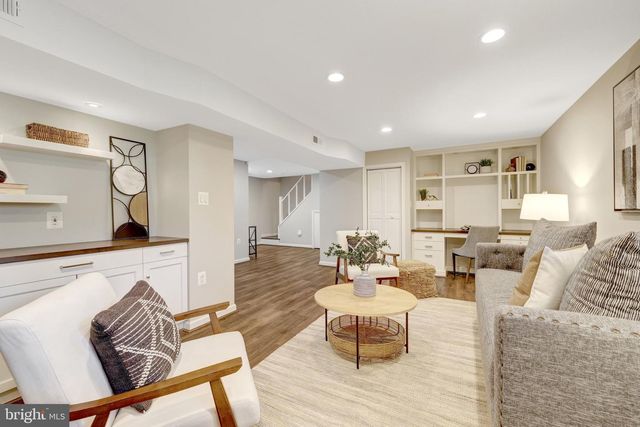 2015 FREEDOM LN, Falls Church, VA 22043