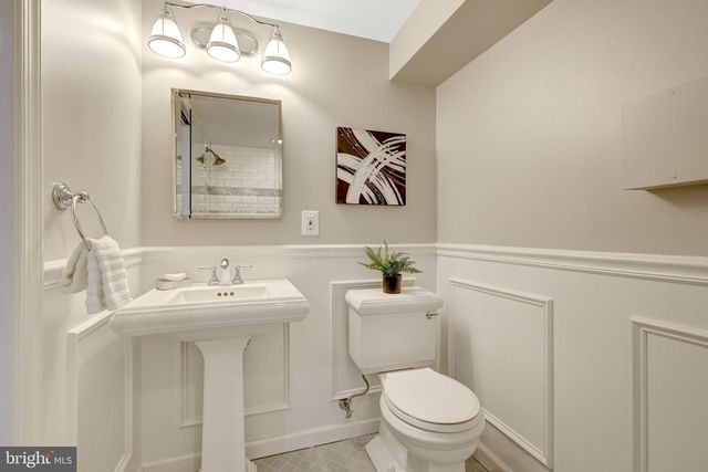 2015 FREEDOM LN, Falls Church, VA 22043