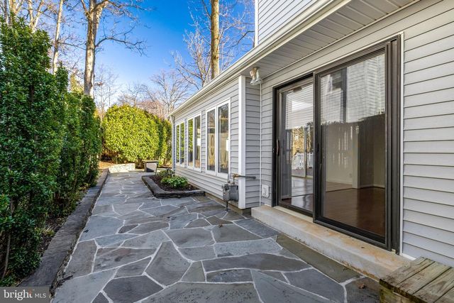 2015 FREEDOM LN, Falls Church, VA 22043