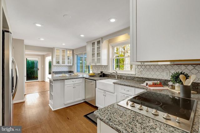 2015 FREEDOM LN, Falls Church, VA 22043