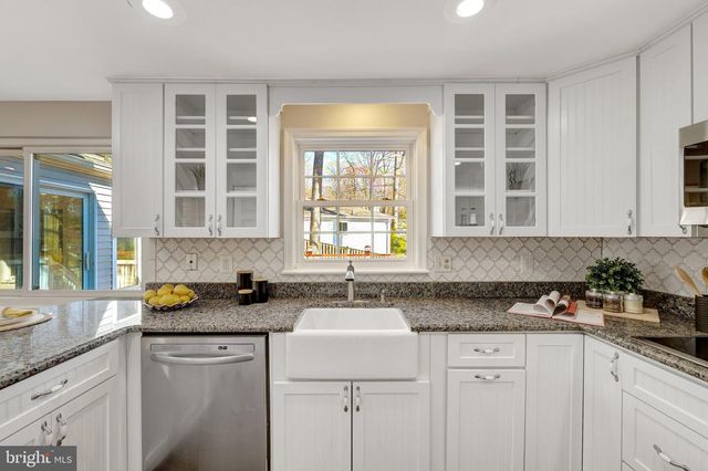 2015 FREEDOM LN, Falls Church, VA 22043