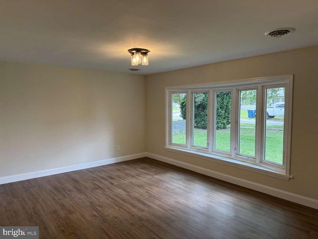 11 METTEN RD, Newark, DE 19713