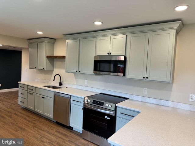 11 METTEN RD, Newark, DE 19713