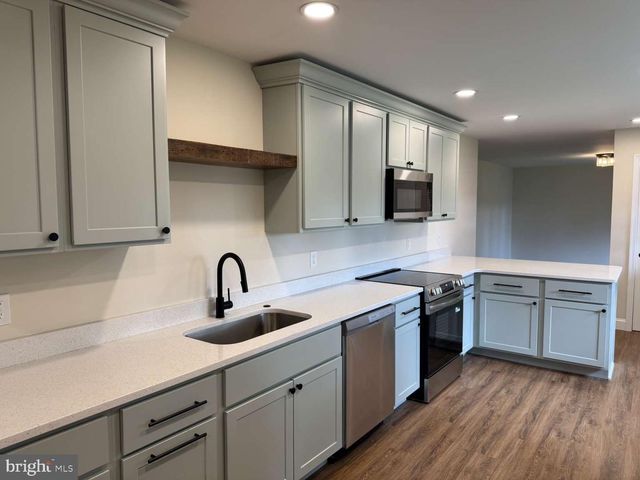 11 METTEN RD, Newark, DE 19713