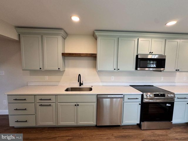 11 METTEN RD, Newark, DE 19713