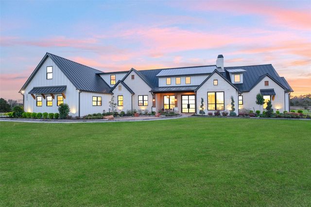 202 Astoria Avenue, Round Top, TX 78954