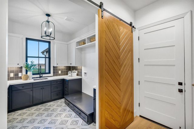 202 Astoria Avenue, Round Top, TX 78954