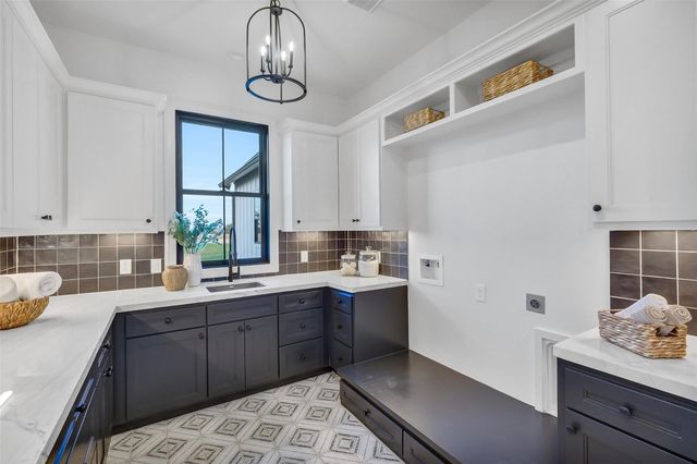 202 Astoria Avenue, Round Top, TX 78954