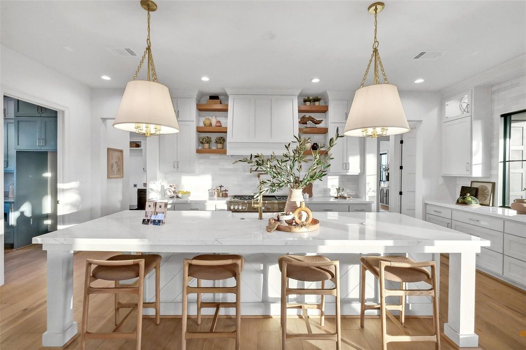 202 Astoria Avenue, Round Top, TX 78954