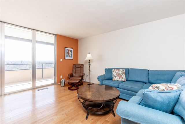 3663 Grand Avenue 1004, Des Moines, IA 50312