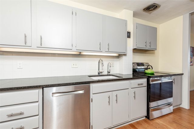 3663 Grand Avenue 1004, Des Moines, IA 50312