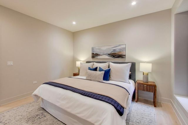 1317 N Western Avenue 203, Chicago, IL 60622