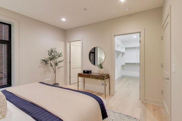 1317 N Western Avenue 203, Chicago, IL 60622