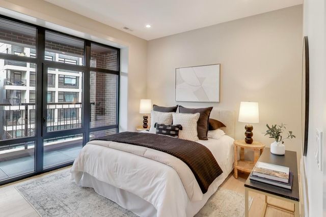 1317 N Western Avenue 203, Chicago, IL 60622