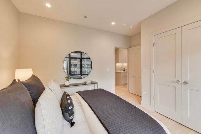 1317 N Western Avenue 203, Chicago, IL 60622