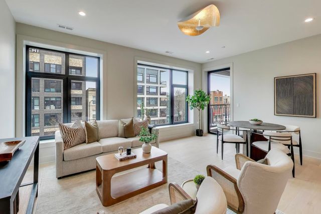 1317 N Western Avenue 203, Chicago, IL 60622