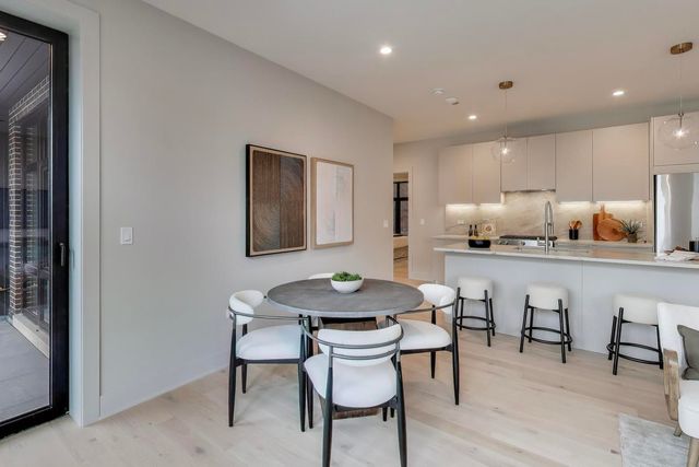 1317 N Western Avenue 203, Chicago, IL 60622