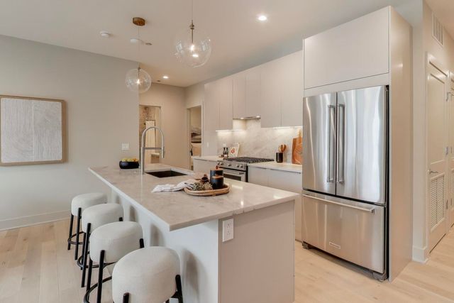 1317 N Western Avenue 203, Chicago, IL 60622