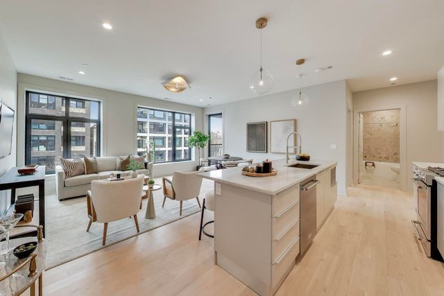 1317 N Western Avenue 203, Chicago, IL 60622