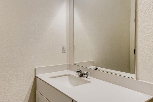 402 Gemsbok RD, Hutto, TX 78634