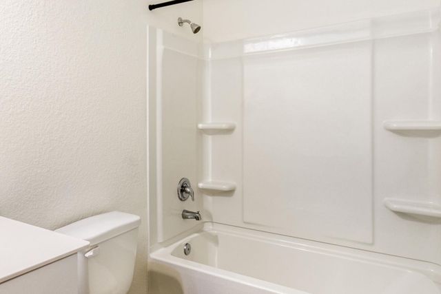 402 Gemsbok RD, Hutto, TX 78634