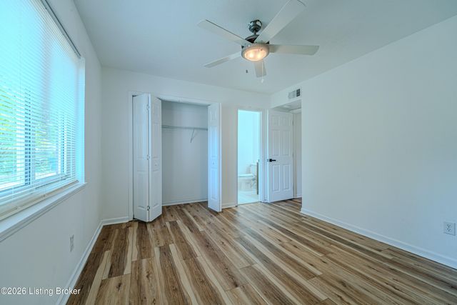 5805 Spicewood Ln, Louisville, KY 40219