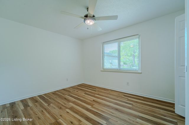 5805 Spicewood Ln, Louisville, KY 40219