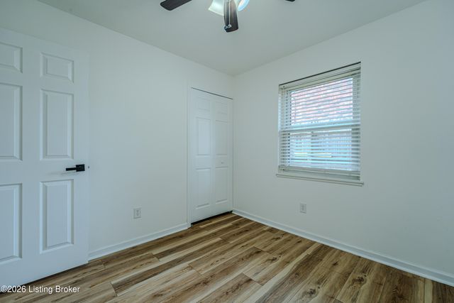 5805 Spicewood Ln, Louisville, KY 40219