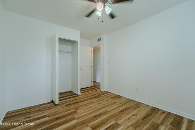 5805 Spicewood Ln, Louisville, KY 40219