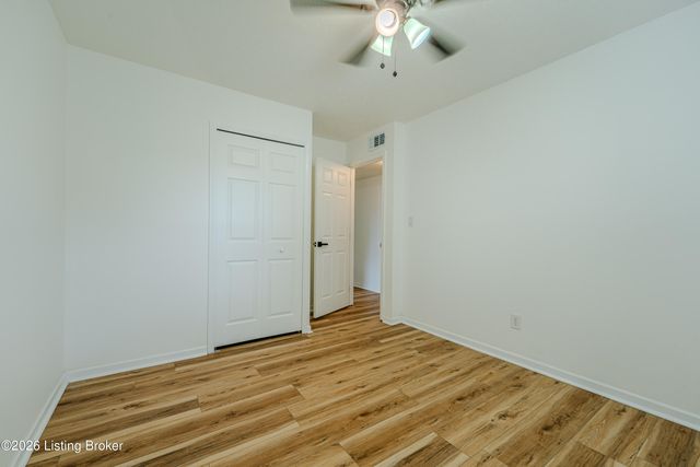 5805 Spicewood Ln, Louisville, KY 40219