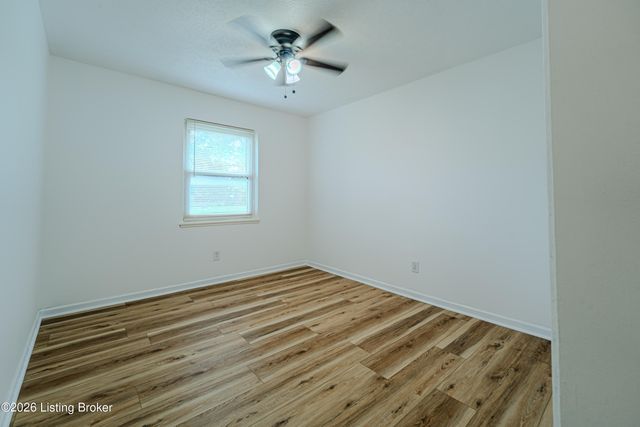 5805 Spicewood Ln, Louisville, KY 40219