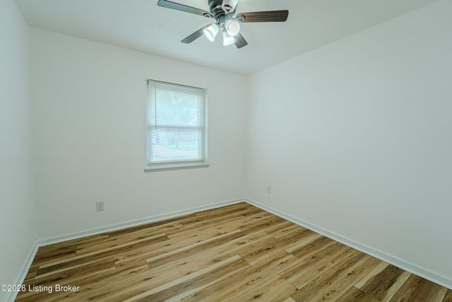 5805 Spicewood Ln, Louisville, KY 40219