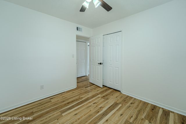 5805 Spicewood Ln, Louisville, KY 40219