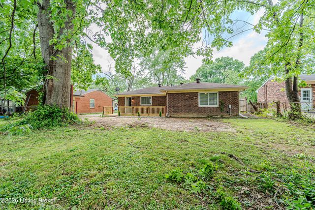 5805 Spicewood Ln, Louisville, KY 40219