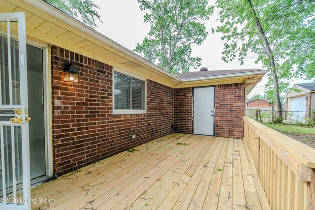 5805 Spicewood Ln, Louisville, KY 40219