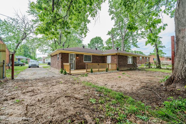 5805 Spicewood Ln, Louisville, KY 40219
