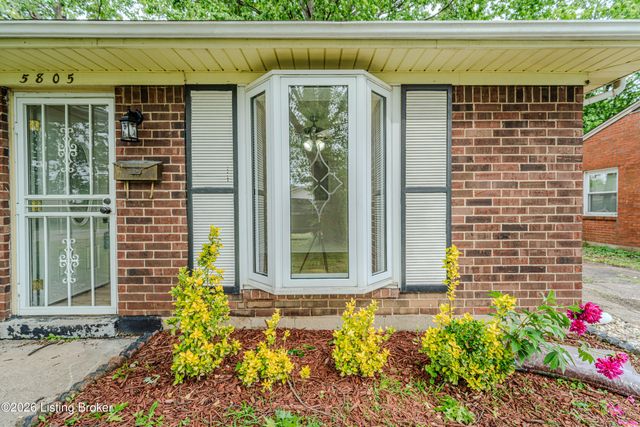 5805 Spicewood Ln, Louisville, KY 40219