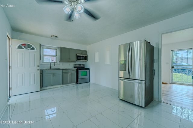 5805 Spicewood Ln, Louisville, KY 40219