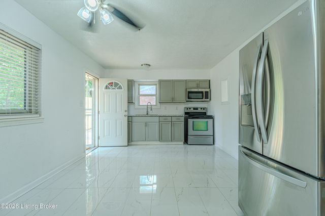 5805 Spicewood Ln, Louisville, KY 40219