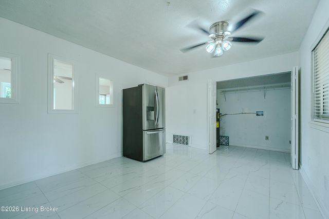 5805 Spicewood Ln, Louisville, KY 40219