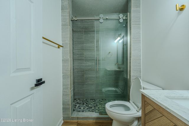 5805 Spicewood Ln, Louisville, KY 40219