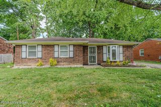 5805 Spicewood Ln, Louisville, KY 40219