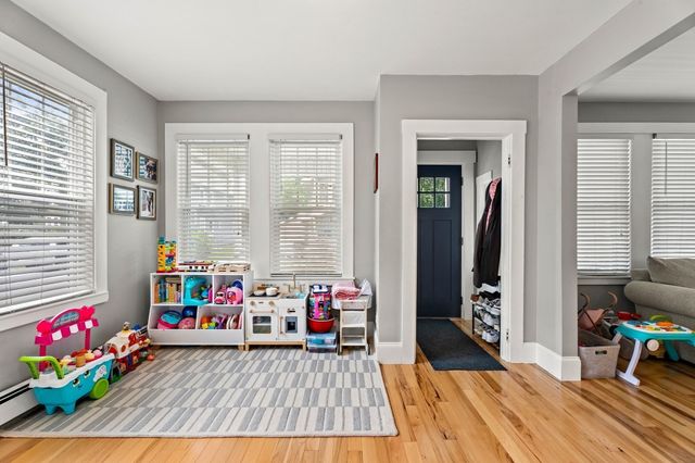 46 Lamoille Ave, Haverhill, MA 01835