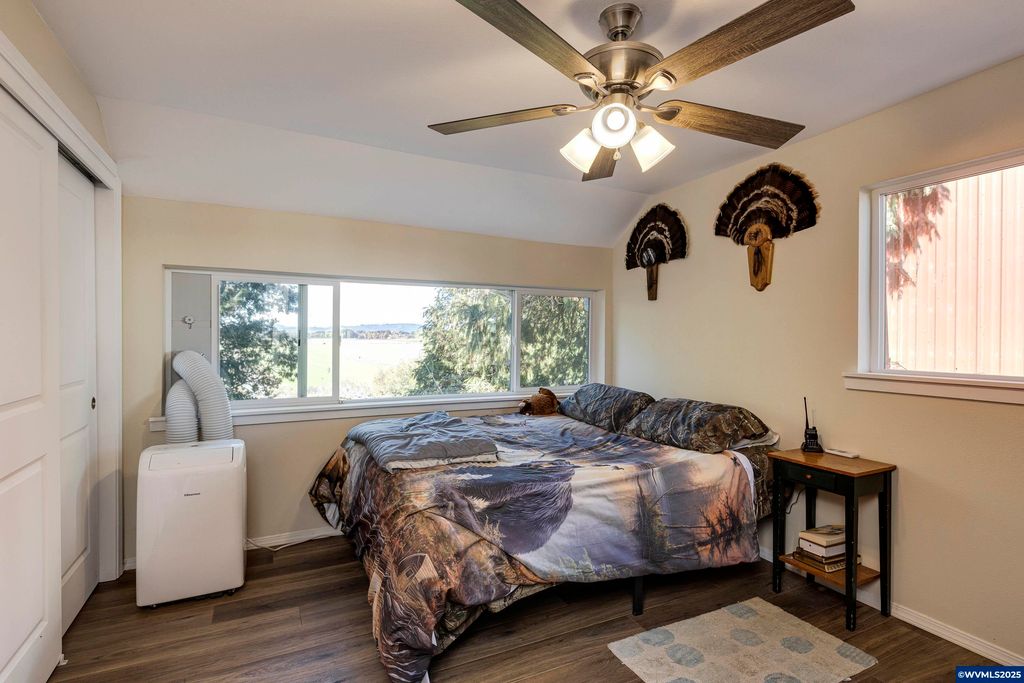 Image 11 of property listing at 19800 SW Briedwell Rd, Mcminnville, OR 97128