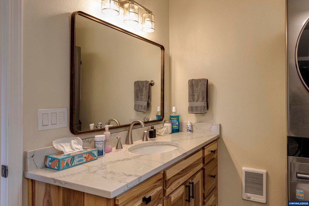 Image 12 of property listing at 19800 SW Briedwell Rd, Mcminnville, OR 97128