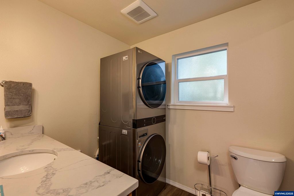 Image 13 of property listing at 19800 SW Briedwell Rd, Mcminnville, OR 97128