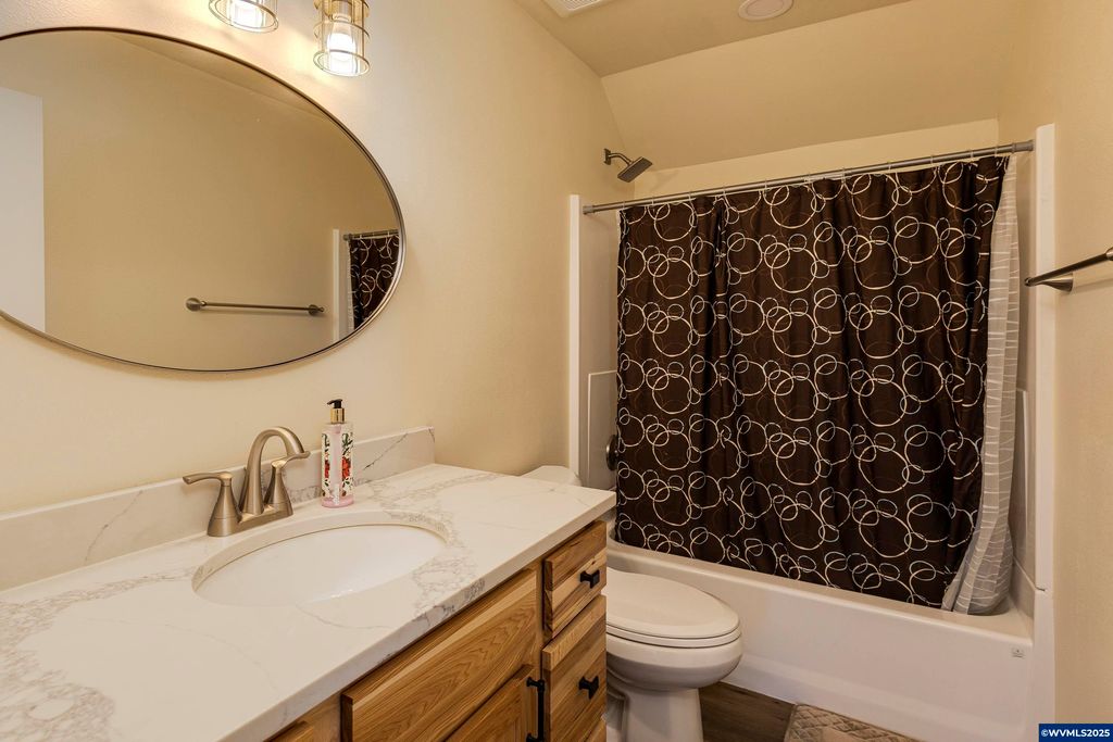 Image 15 of property listing at 19800 SW Briedwell Rd, Mcminnville, OR 97128