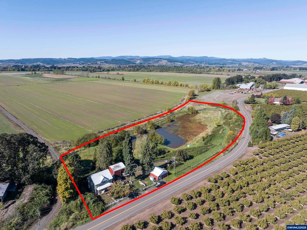 Image 2 of property listing at 19800 SW Briedwell Rd, Mcminnville, OR 97128