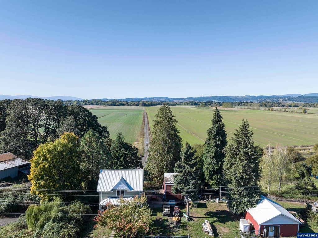 Image 24 of property listing at 19800 SW Briedwell Rd, Mcminnville, OR 97128